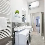 Guesthost - In One Apartman Parma