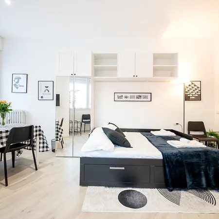 Guesthost - In One Parma