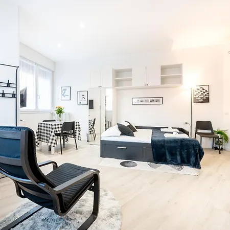 Guesthost - In One Apartment