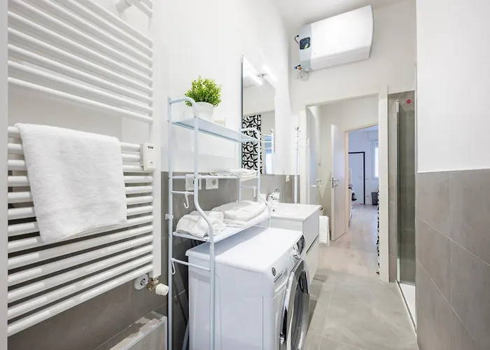 Guesthost - In One Apartment Parma