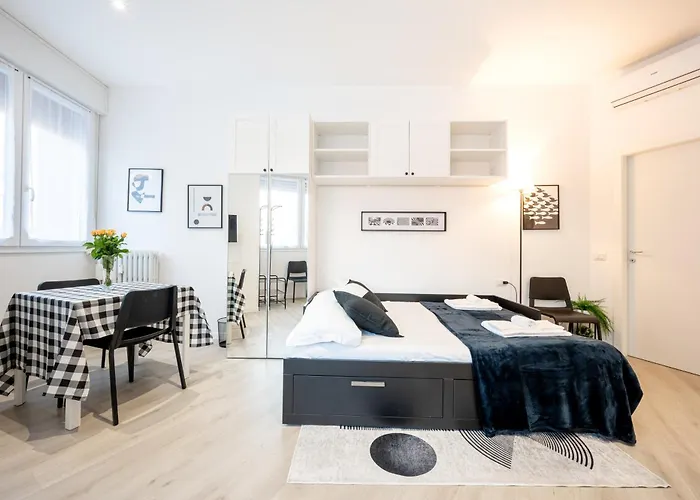 Guesthost - In One Parma