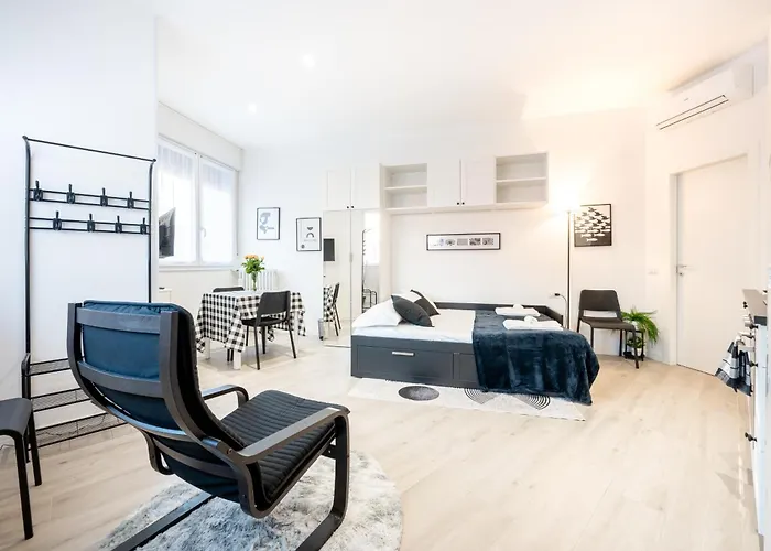 Guesthost - In One Apartment