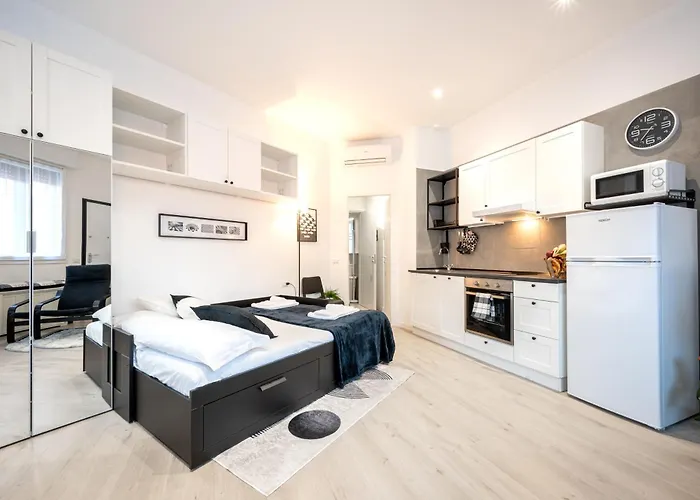 Guesthost - In One Apartment Parma